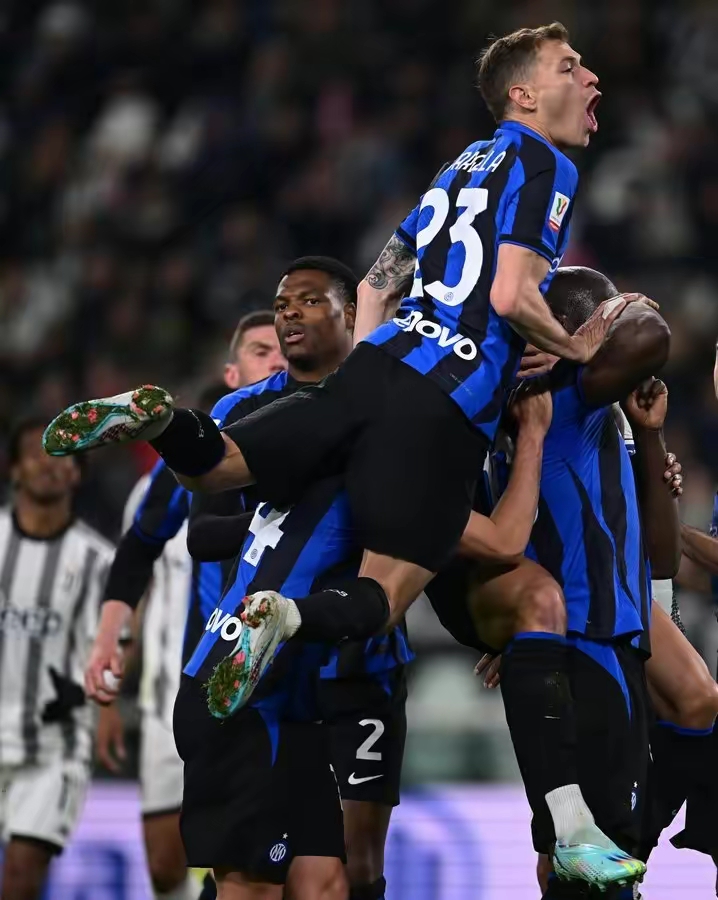 lol比赛回放-关于洛杉矶湖人训练开放日,赛前更衣室发声引欢呼,意大利杯在即,球队文化再被提及的信息